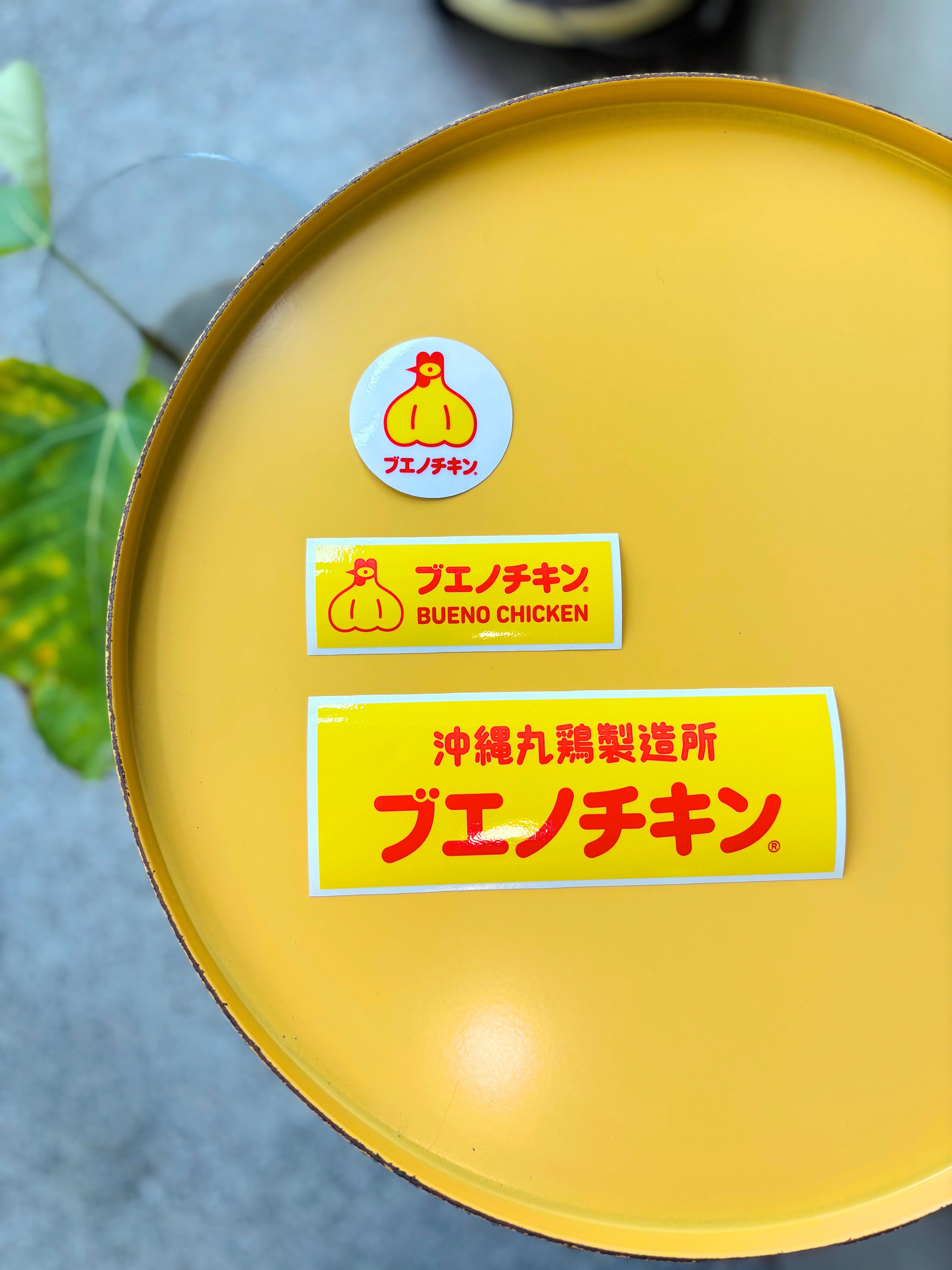 ブエノチキンオリジナルロゴステッカー3枚セット（防水仕様）※送料込・チキンと同梱不可※